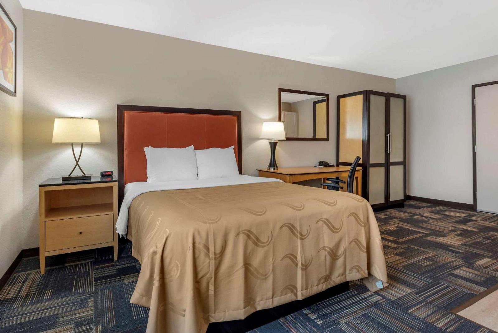 Quality Inn & Suites Evansville Downtown Main image 1