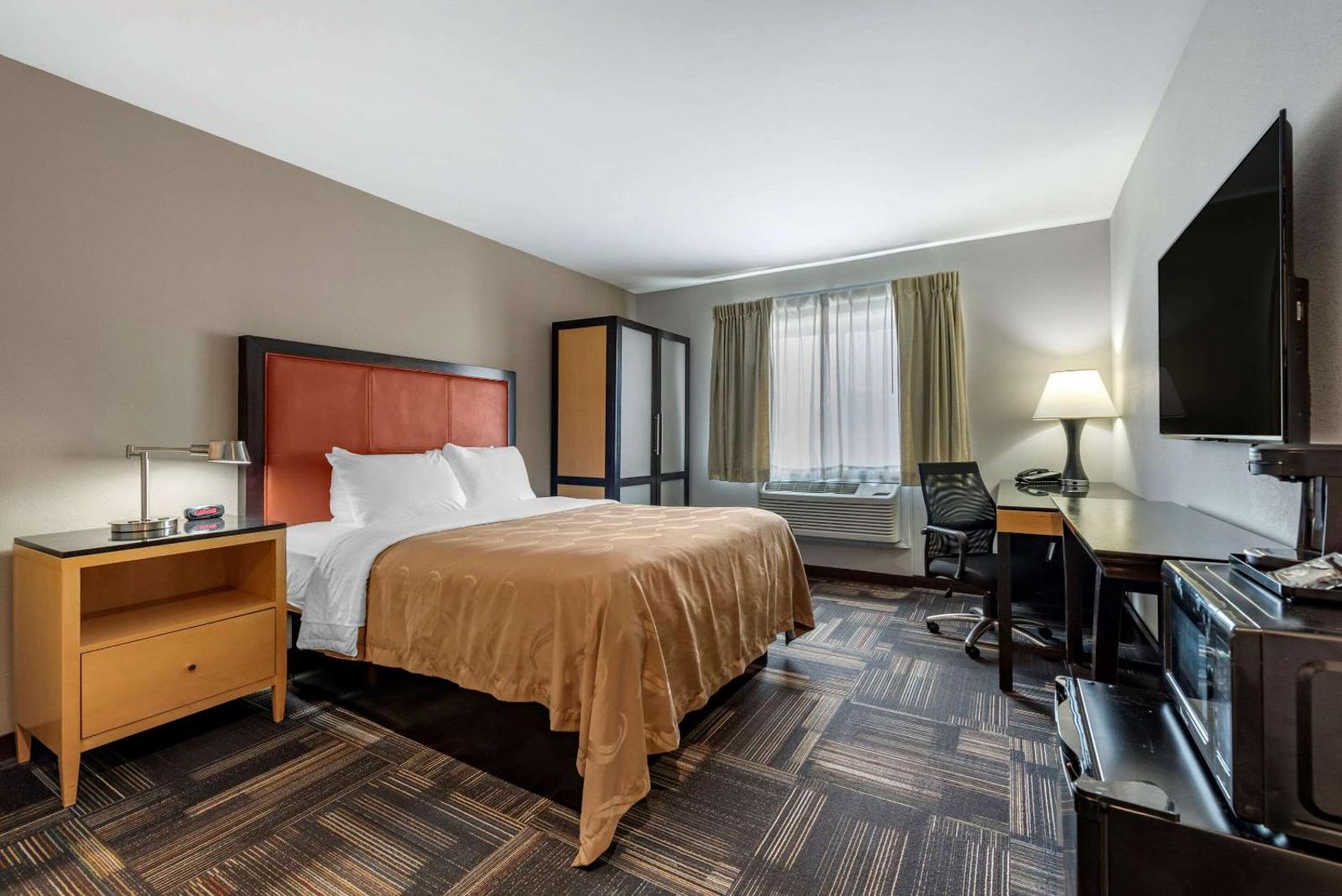 Quality Inn & Suites Evansville Downtown Main image 2